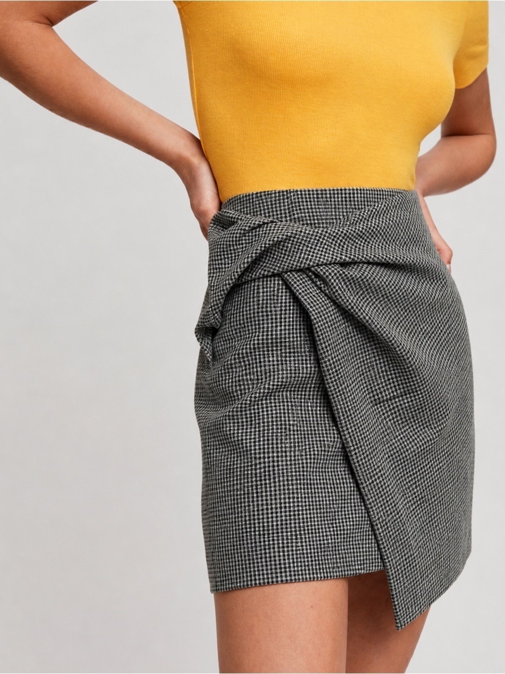 Aritzia Babaton Jethro Faux Wrap Mini Skirt Sz 00